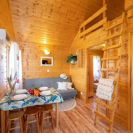 Nad Morzem U Sevilli Darlowko ロッジ *